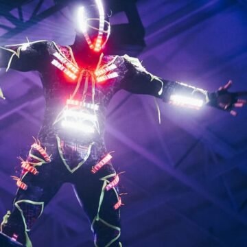 You  Made Your Boyfriend a Cheesy,  Valentine’s Day Playlist